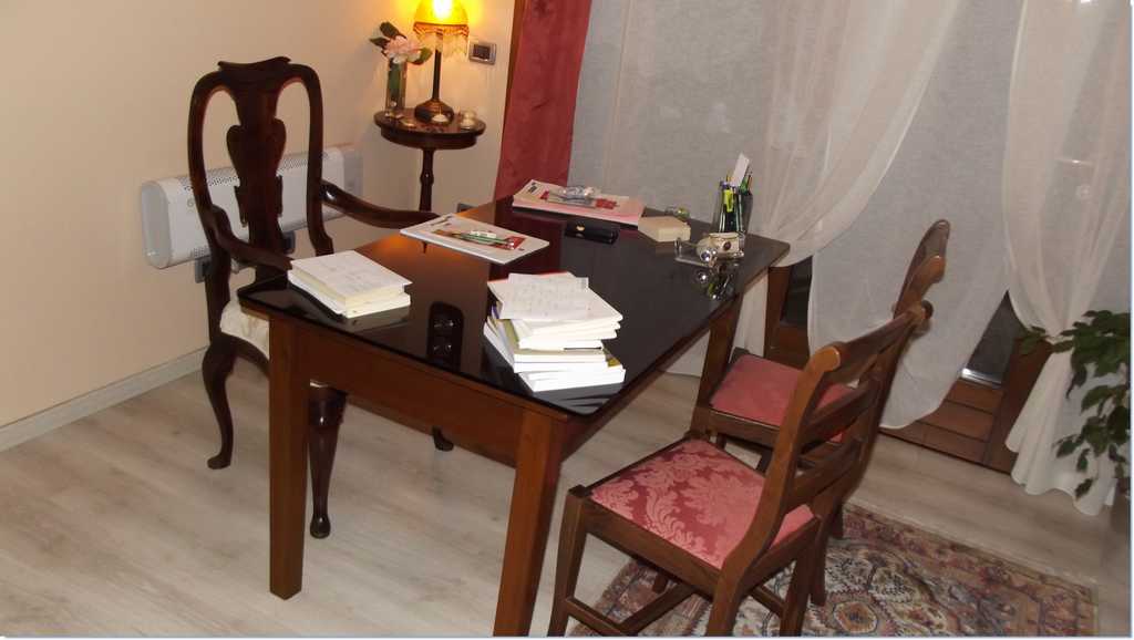 Scrivania e Studio della Dott.ssa Stefania Pedroni